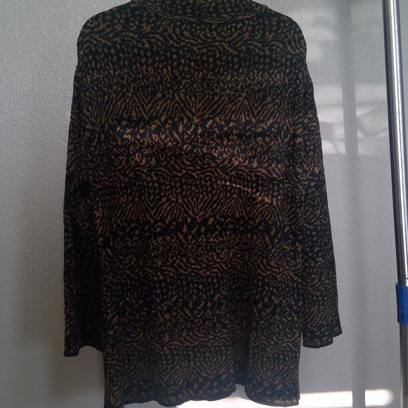 St. John Knit Collection Leopard Print Top Sweater - Picture 3 of 8